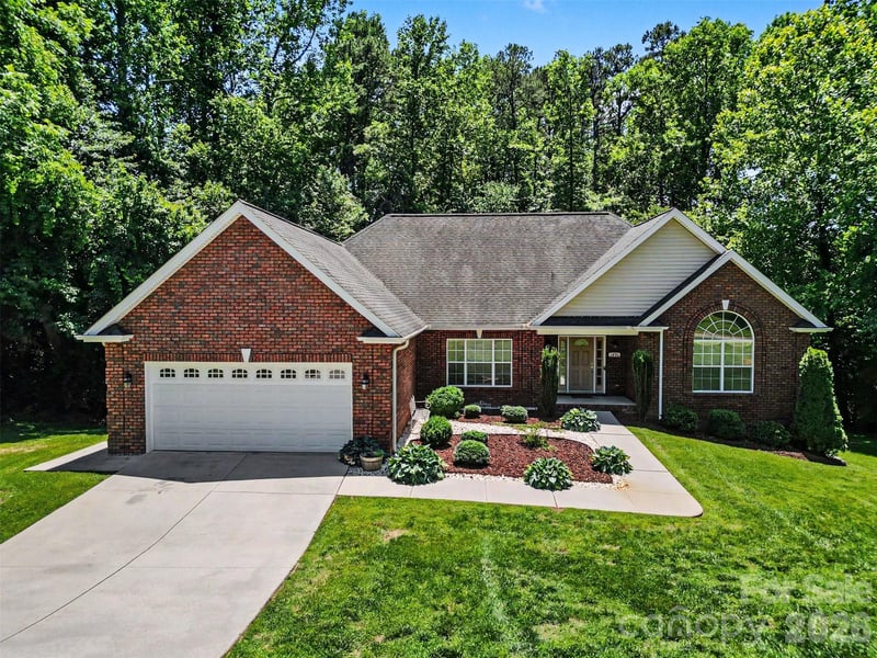 1436 20th Avenue Pl NE, Hickory, NC 28601