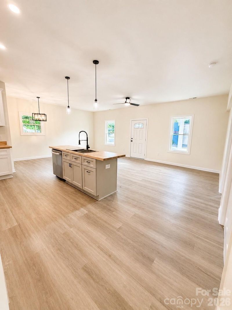 302 White St, Cherryville, NC 28021
