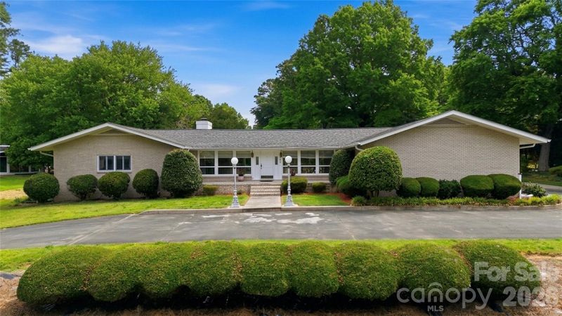938 Sandswood Dr, Gastonia, NC 28054