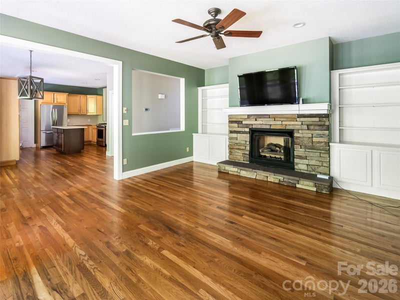 103 Woodburn Dr, Swannanoa, NC 28778