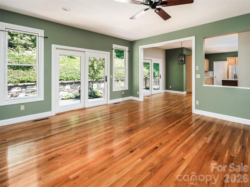 103 Woodburn Dr, Swannanoa, NC 28778