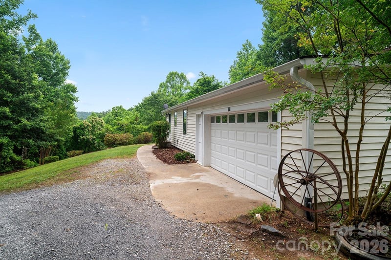 825 Gallimore Rd, Flat Rock, NC 28731