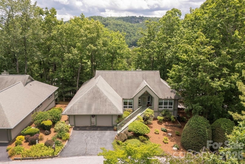 129 Forest View Dr, Flat Rock, NC 28731