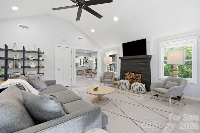 15 Old Fort Rd, Fairview, NC 28730