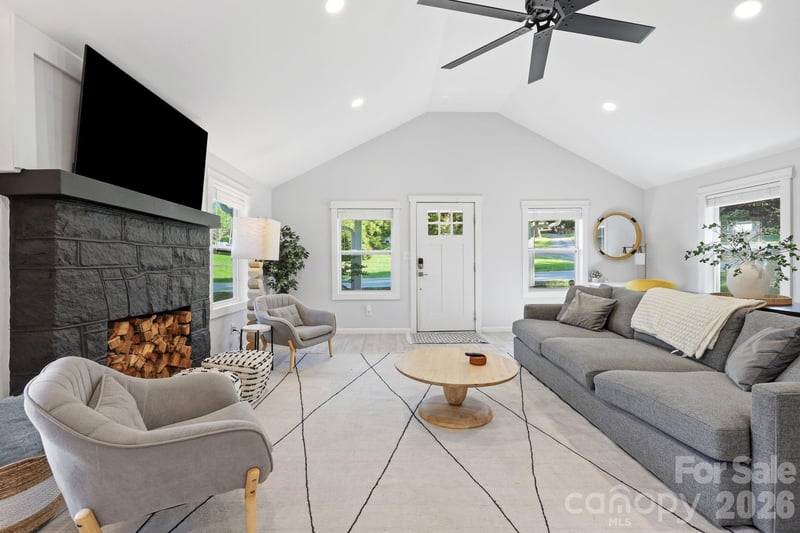 15 Old Fort Rd, Fairview, NC 28730