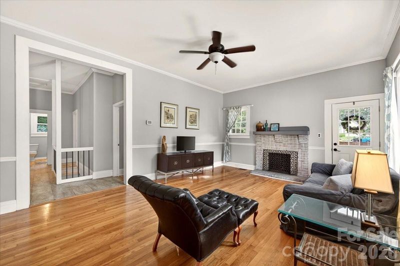 320 E 3rd Ave, Gastonia, NC 28054