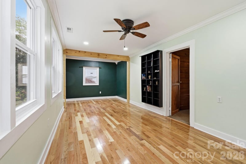 226 Vance Ave, Black Mountain, NC 28711