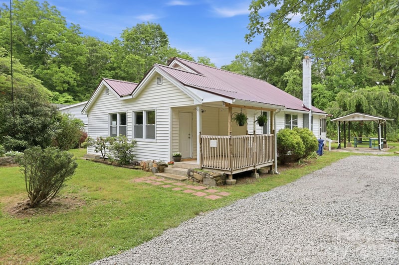 226 Vance Ave, Black Mountain, NC 28711