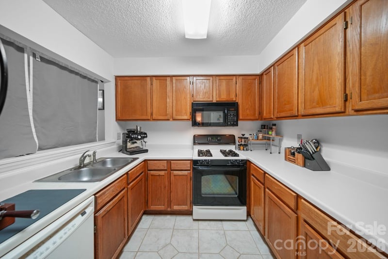 6049 Green Forest Dr, Charlotte, NC 28212