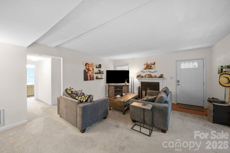 6049 Green Forest Dr, Charlotte, NC 28212