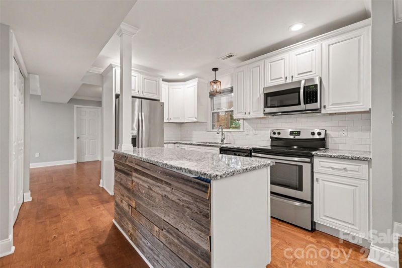 7111 Cedar Lake Ct, Charlotte, NC 28226