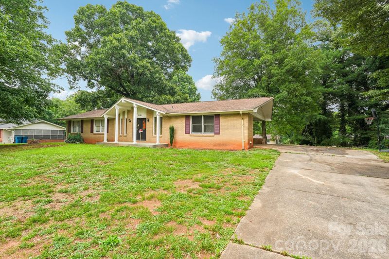 2130 23rd Street Pl NE, Hickory, NC 28601