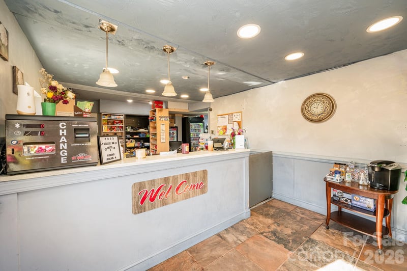 325 SW Hwy 70 Hw, Hickory, NC 28602
