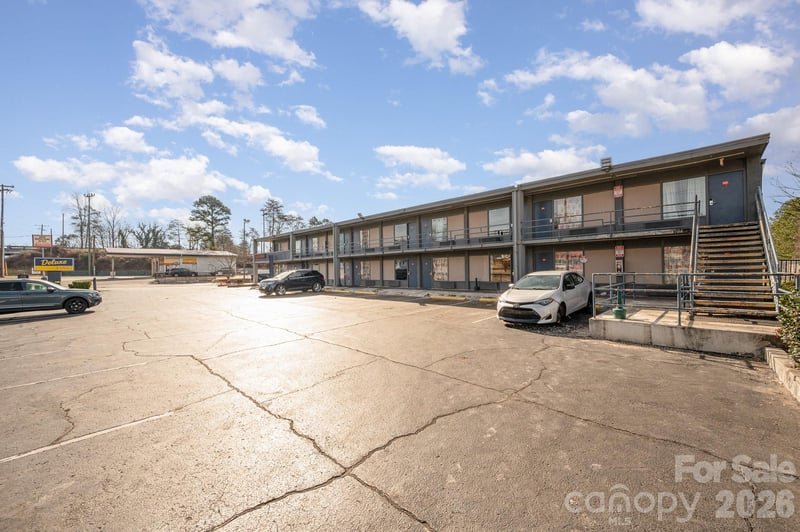 325 SW Hwy 70 Hw, Hickory, NC 28602