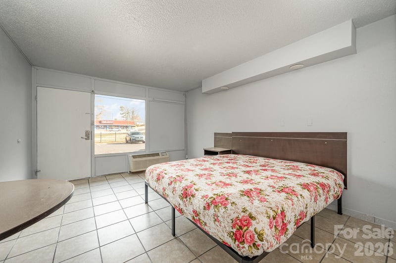325 SW Hwy 70 Hw, Hickory, NC 28602