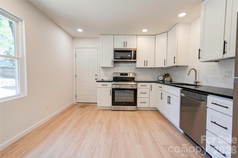 2994 Lutz Blvd, Newton, NC 28658