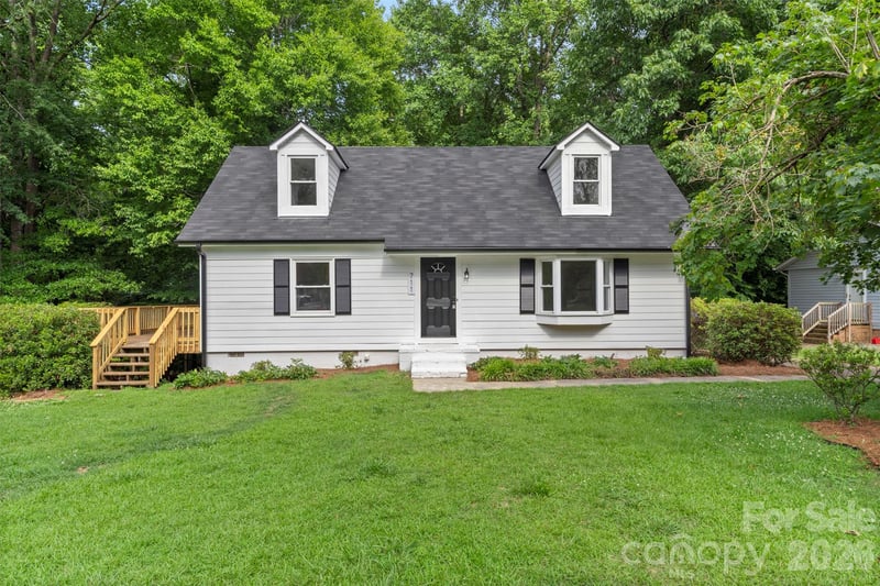 711 King Arthur Dr, Gastonia, NC 28056