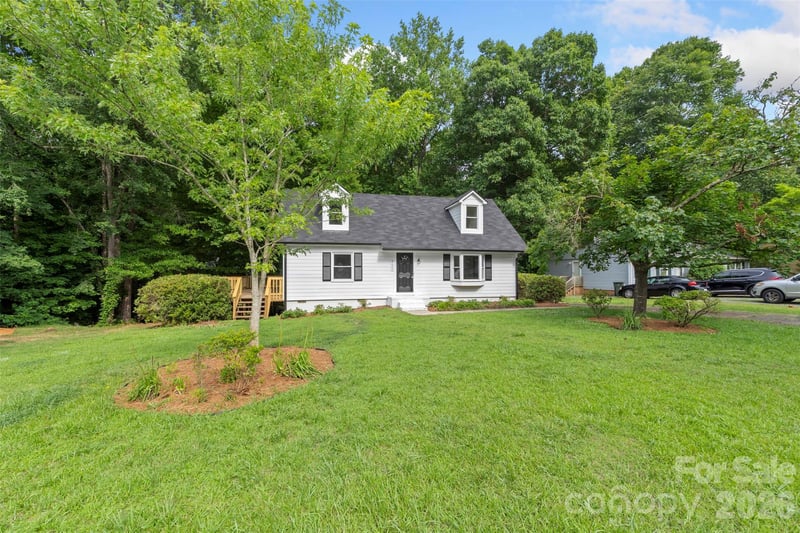 711 King Arthur Dr, Gastonia, NC 28056