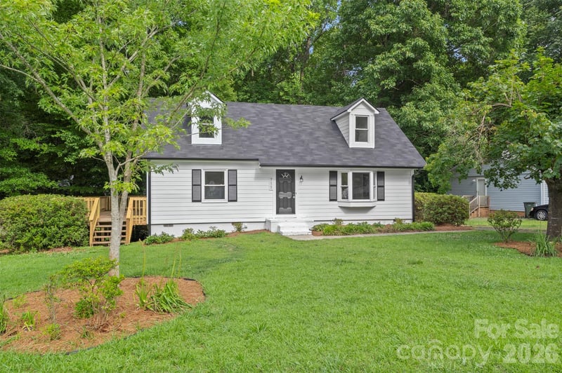 711 King Arthur Dr, Gastonia, NC 28056