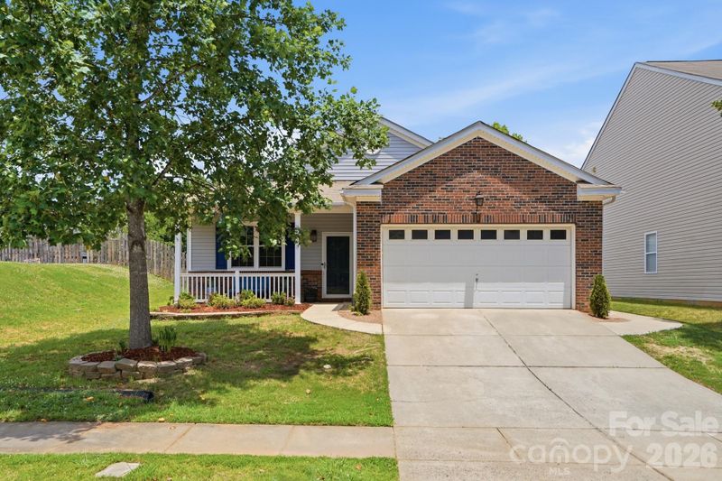 2211 Savannah Hills Dr, Matthews, NC 28105