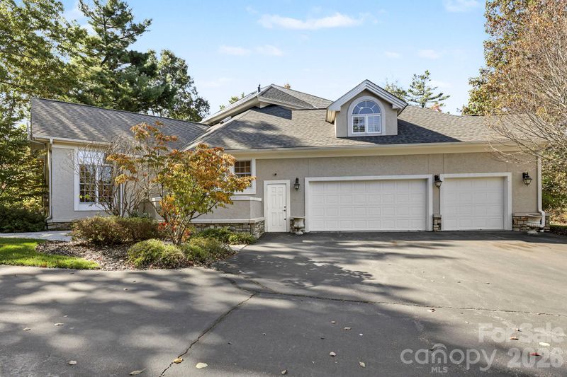 117 Founders Dr, Flat Rock, NC 28731