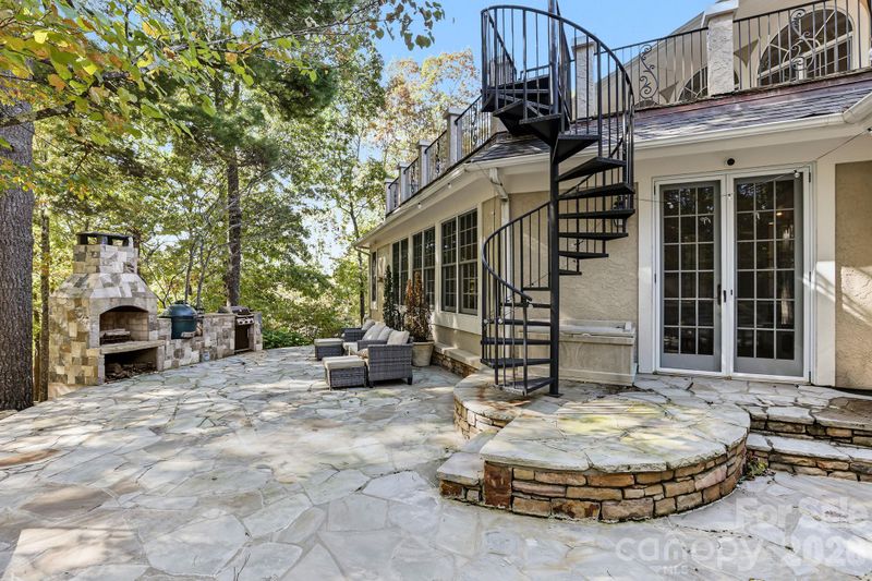 117 Founders Dr, Flat Rock, NC 28731