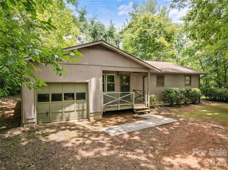 100 Stonewall Ave, Swannanoa, NC 28778