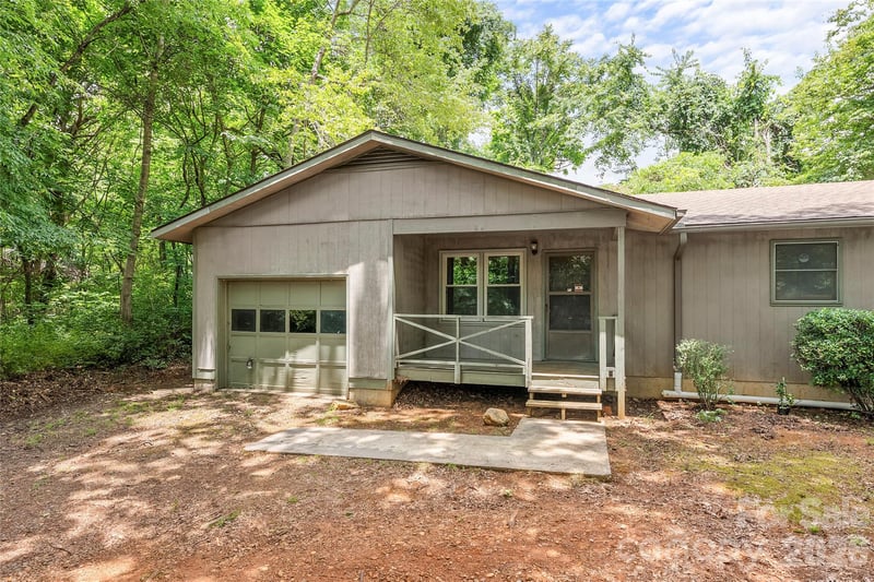 100 Stonewall Ave, Swannanoa, NC 28778