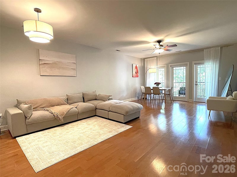475 S Church St #H, Hendersonville, NC 28792