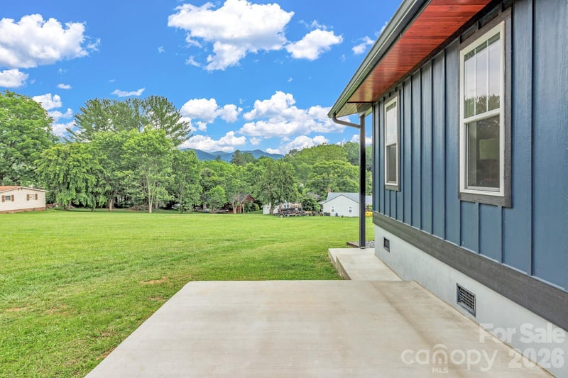 43 Pelzer St, Asheville, NC 28804