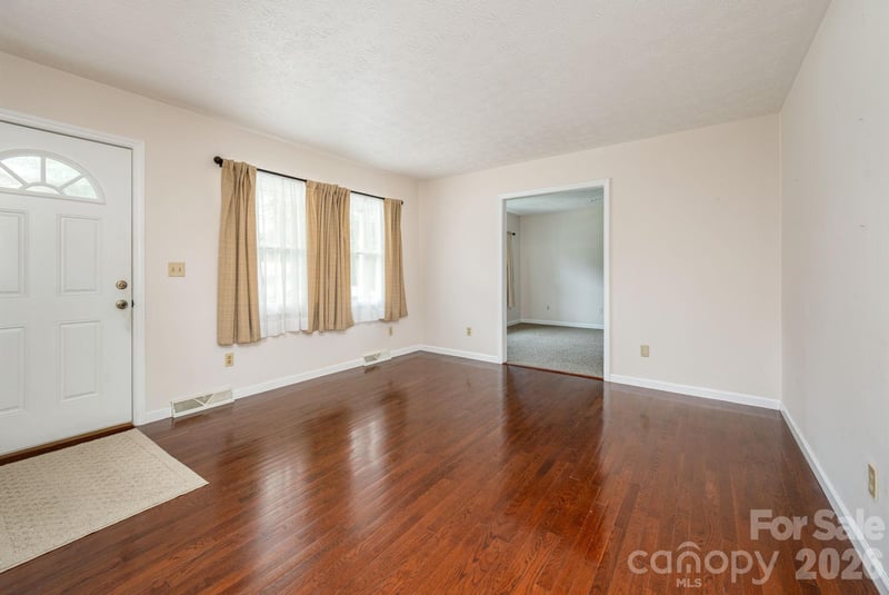 107 Maywood Rd, Hendersonville, NC 28792