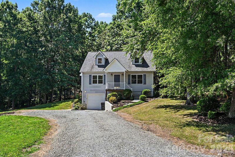 9624 Forest Dr, Charlotte, NC 28216