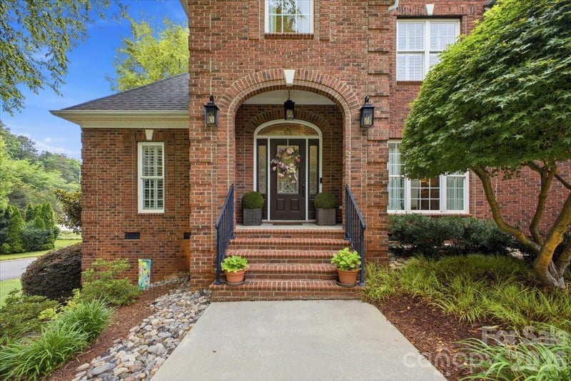 201 Commodore Ct, Belmont, NC 28012