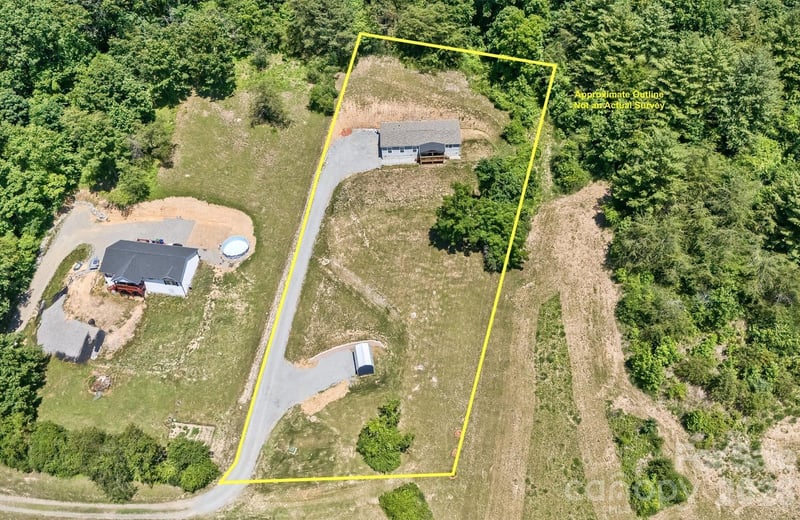 27 Spuds Ln, Weaverville, NC 28787