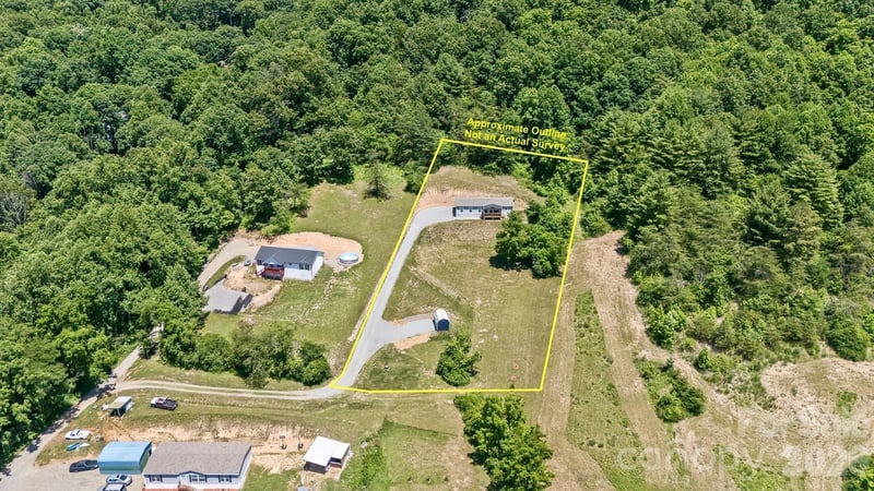 27 Spuds Ln, Weaverville, NC 28787