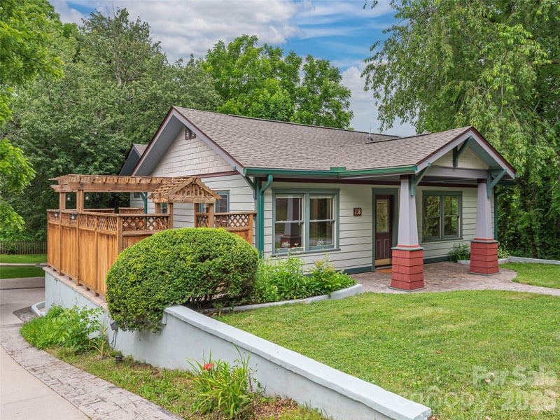 136 Assembly St, Waynesville, NC 28786