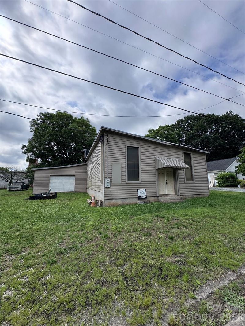 206 9th St, Belmont, NC 28012