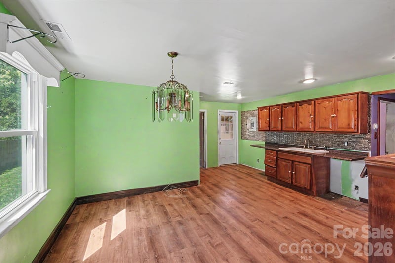 1212 Meadow Ln, Charlotte, NC 28205