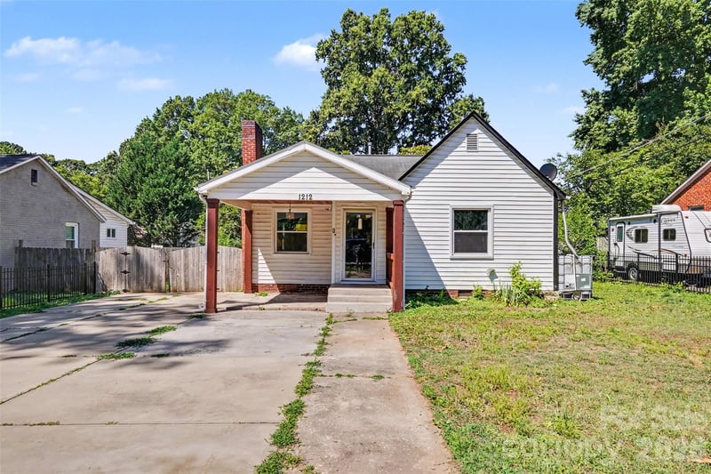 1212 Meadow Ln, Charlotte, NC 28205