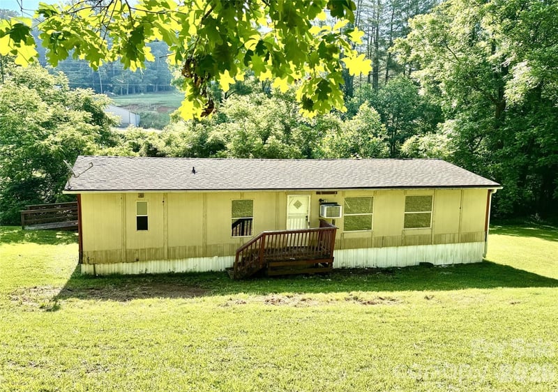 8 White Oak Dr, Leicester, NC 28748