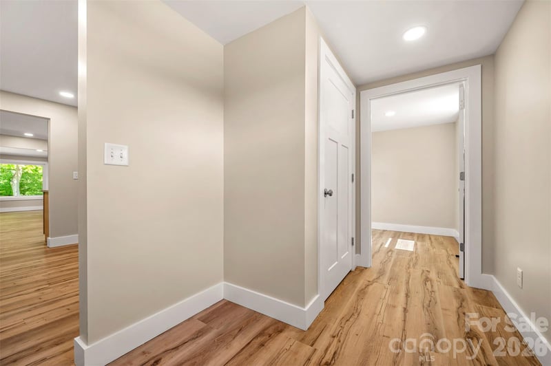 323 Stepp Ave, Hendersonville, NC 28739