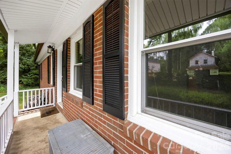 611 W Lewis St, Dallas, NC 28034