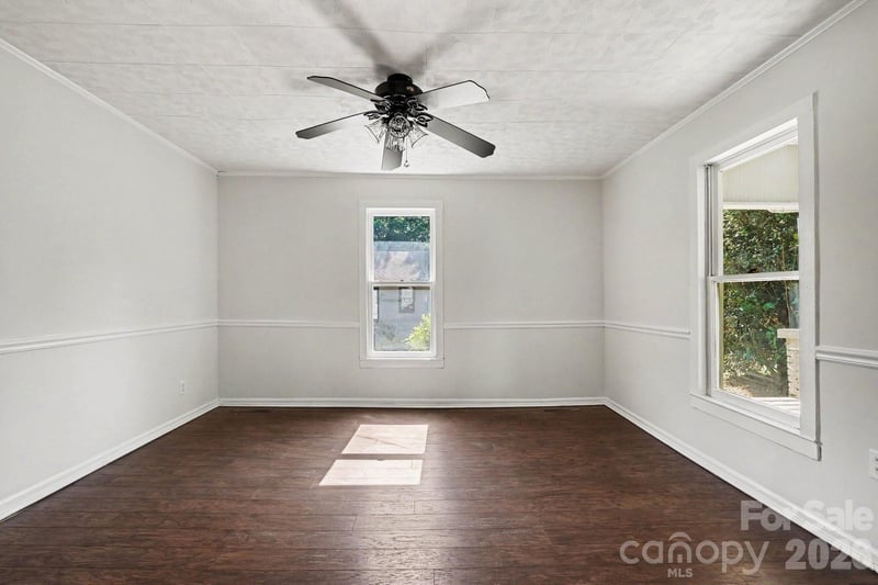 1402 1st Avenue Pl NW, Hickory, NC 28601