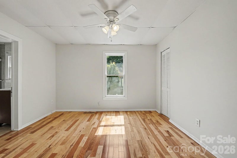 1402 1st Avenue Pl NW, Hickory, NC 28601