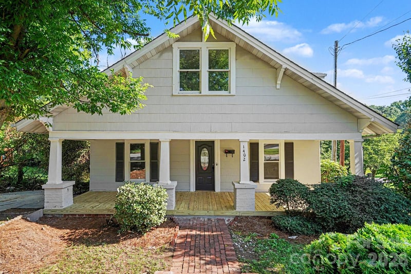1402 1st Avenue Pl NW, Hickory, NC 28601