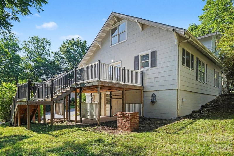 1402 1st Avenue Pl NW, Hickory, NC 28601