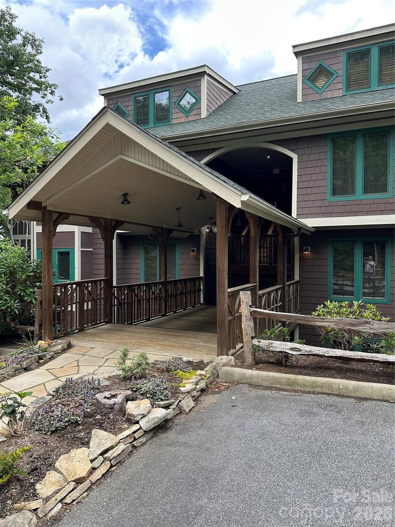222 Creekside Way #D/101, Burnsville, NC 28714
