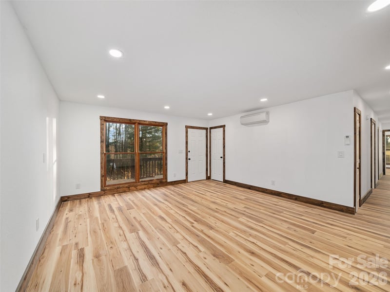 139 Church St, Burnsville, NC 28714
