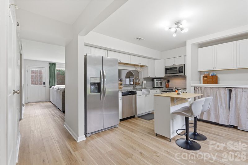 8208 Knights Bridge Rd, Charlotte, NC 28210