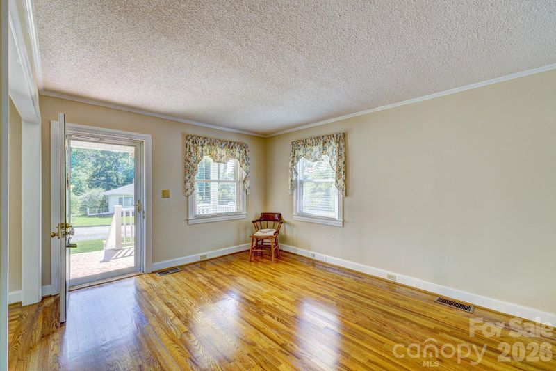 402 N Houser St, Cherryville, NC 28021